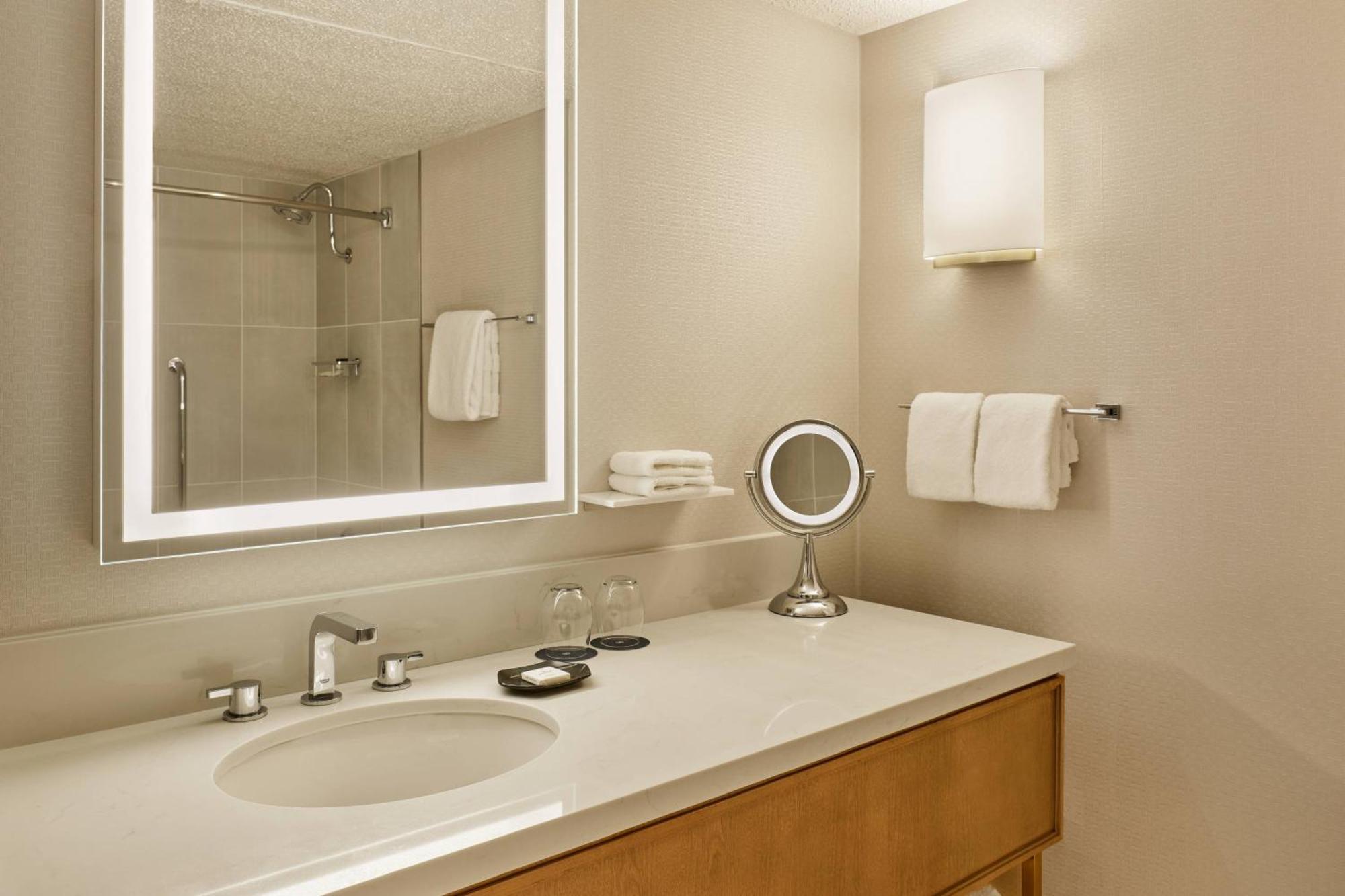 Sheraton Portland Airport Hotel Экстерьер фото