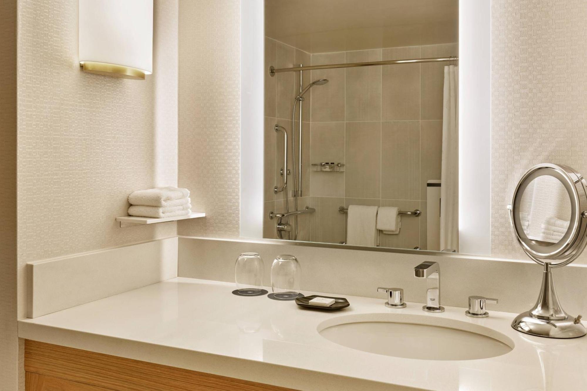 Sheraton Portland Airport Hotel Экстерьер фото